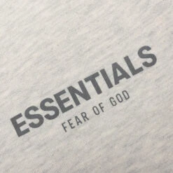 Essentials Sweatpant - Light Heather Oatmeal 7 Essentials Sweatpant - Light Heather Oatmeal -Fashion Clothing Store Fear Of God Essentials Sweatpant Light Heather Oatmeal 130SU212062F 05 16 22 Feature 3
