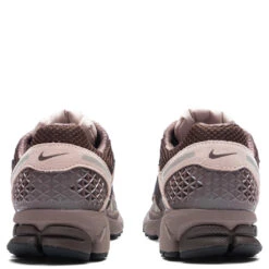 Nike Women's Zoom Vomero 5 - Plum Eclipse/Black/Pink Oxford -Fashion Clothing Store Nike Vomero 5 Women s Plum Eclipse Black Pink Oxford FV1166 200 10 20 23 Feature KN 6