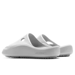 Meteor Padded Slider - Light Grey -Fashion Clothing Store Off White c o Virgil Abloh Meteor Padded Slider Light Grey OMIC014S23MAT0010505 05 08 23 Feature JP 5