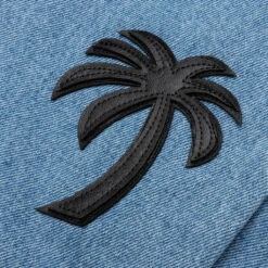 Palm Angels Light Wash Logo Patch Reg 5 Pockets Pant- Light Blue -Fashion Clothing Store Palm Angels Light Wash Logo Patch Reg 5 Pockets Pant Light Blue PMYA033S23DEN0194010 06 18 23 Feature KN 7