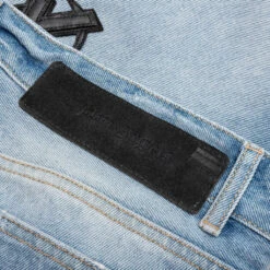 Palm Angels Light Wash Logo Patch Reg 5 Pockets Pant- Light Blue -Fashion Clothing Store Palm Angels Light Wash Logo Patch Reg 5 Pockets Pant Light Blue PMYA033S23DEN0194010 06 18 23 Feature KN 8