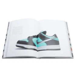 Rizzoli SB: The Dunk Book 8 Rizzoli SB: The Dunk Book -Fashion Clothing Store Rizzoli Nike SB The Dunk Book 978 0 8478 6669 4 01 01 2021 01 3