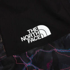 The North Face ’86 Retro Mountain Jacket - TNF Black Trail Glow Print -Fashion Clothing Store The North Face 86 Retro Mountain Jacket TNF Black Trail Glow Print NF0A7UR9IRI 04 09 23 Feature JP 7