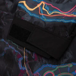 The North Face ’86 Retro Mountain Jacket - TNF Black Trail Glow Print -Fashion Clothing Store The North Face 86 Retro Mountain Jacket TNF Black Trail Glow Print NF0A7UR9IRI 04 09 23 Feature JP 8