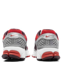 Nike Women's Zoom Vomero 5 - Mystic Red/Mystic Red/Metallic Platinum -Fashion Clothing Store Women s Zoom Vomero 5 Mystic Red Mystic Red Metallic Platinum FN7778 600 07 14 23 Feature JP 6